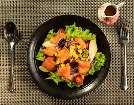 SALAD CÁ HỒI XÔNG KHÓI
