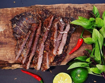 BÒ MỘT NẮNG HAI SƯƠNG MUỐI KIẾN VÀNG