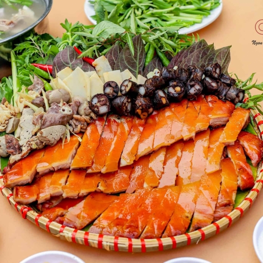 MẸT HEO TỘC