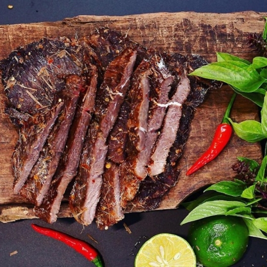 BÒ MỘT NẮNG HAI SƯƠNG MUỐI KIẾN VÀNG